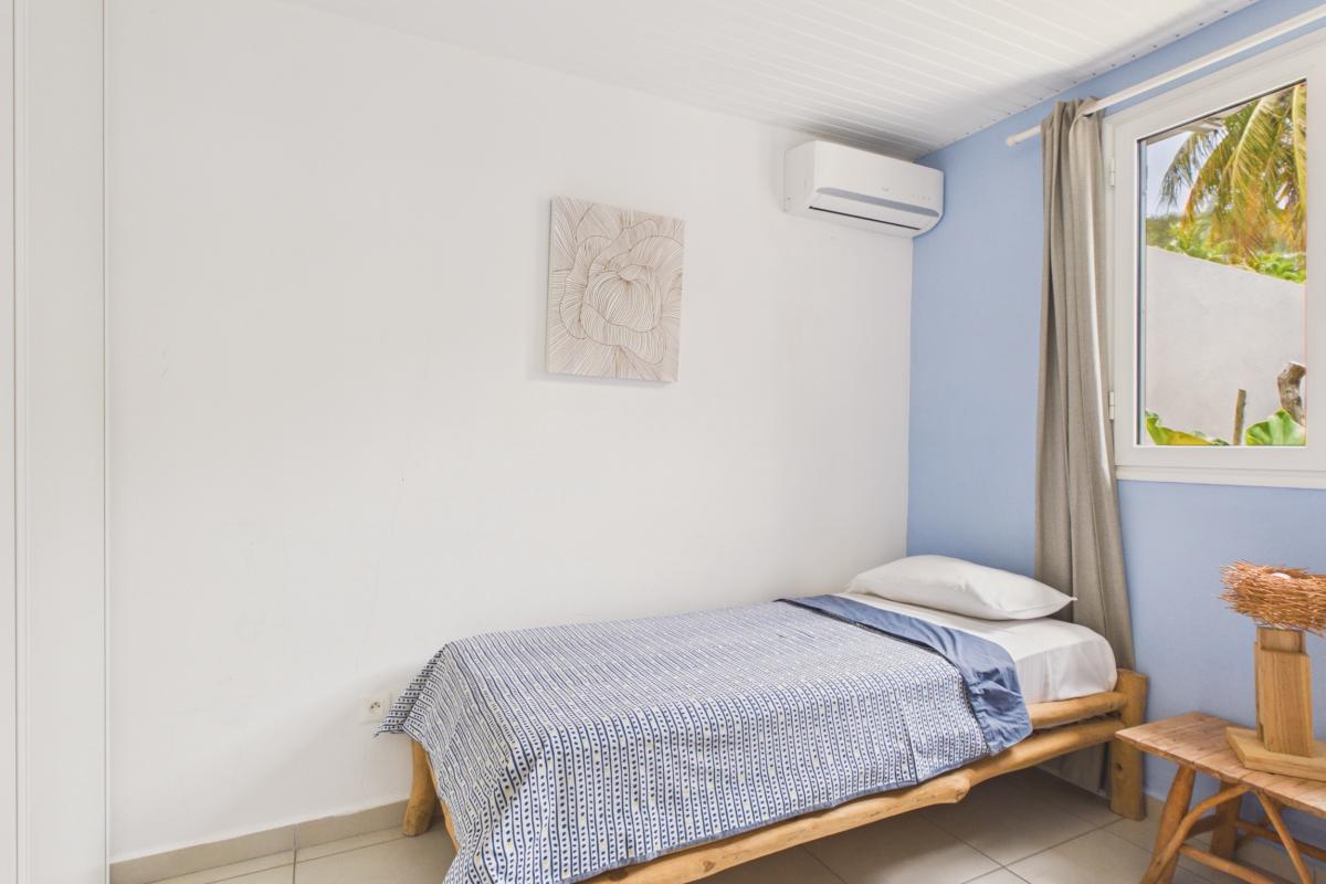 chambre-3-lumineuse-literie-qualite (1)